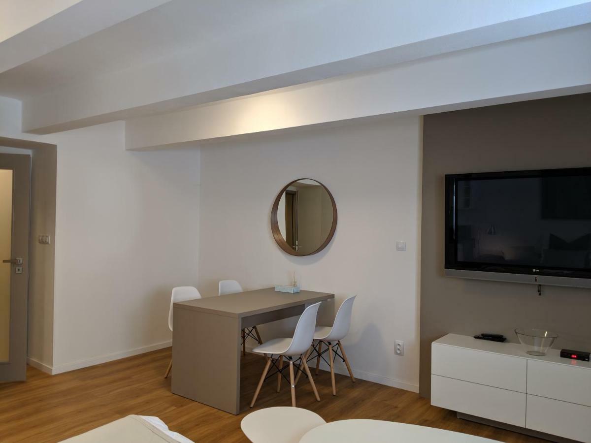 Hradec Králové Ap 1 - Apartments 4U Brezinova "Overnight Simply" מראה חיצוני תמונה