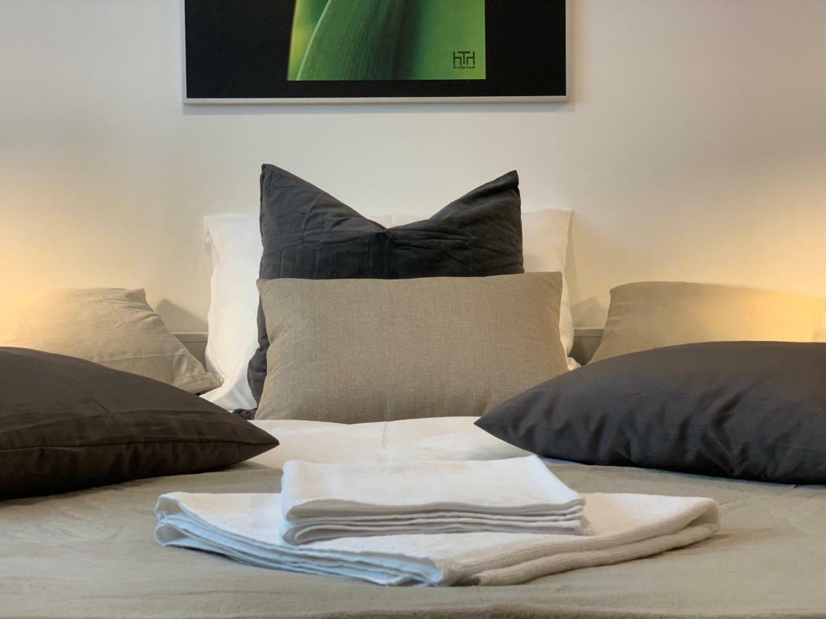 Hradec Králové Ap 1 - Apartments 4U Brezinova "Overnight Simply" מראה חיצוני תמונה
