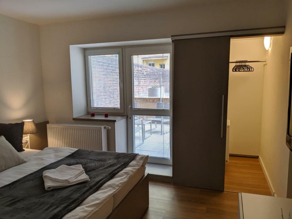 Hradec Králové Ap 1 - Apartments 4U Brezinova "Overnight Simply" מראה חיצוני תמונה
