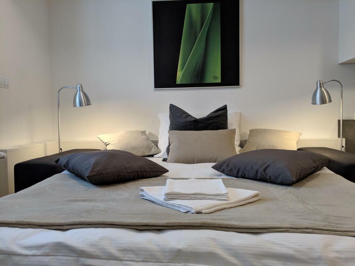 Hradec Králové Ap 1 - Apartments 4U Brezinova "Overnight Simply" מראה חיצוני תמונה