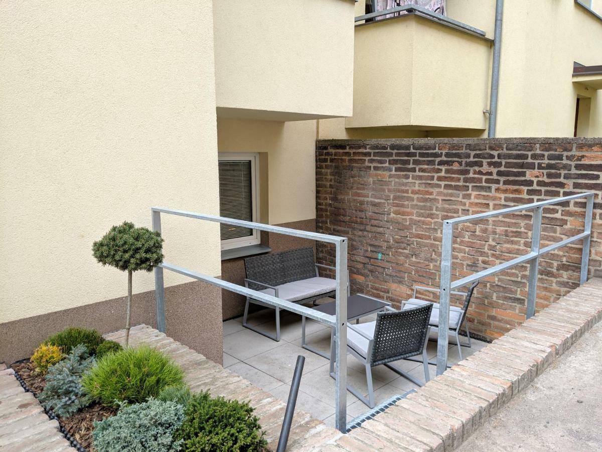 Hradec Králové Ap 1 - Apartments 4U Brezinova "Overnight Simply" מראה חיצוני תמונה