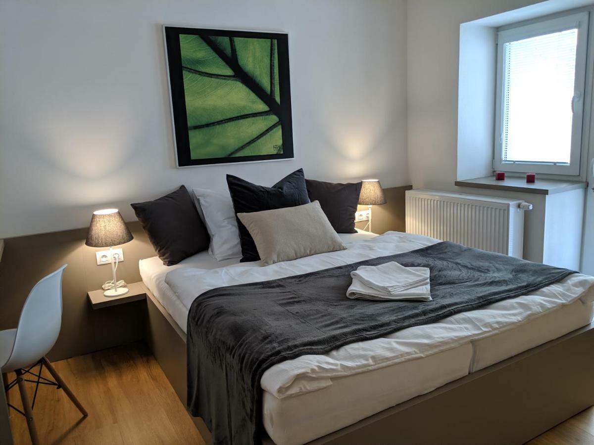 Hradec Králové Ap 1 - Apartments 4U Brezinova "Overnight Simply" מראה חיצוני תמונה