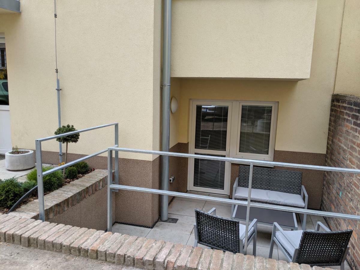 Hradec Králové Ap 1 - Apartments 4U Brezinova "Overnight Simply" מראה חיצוני תמונה