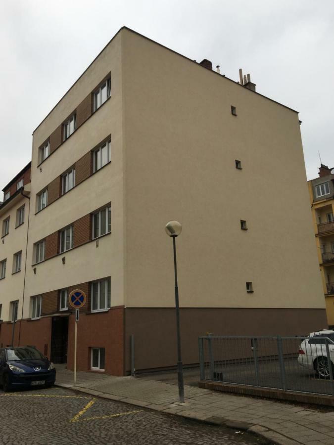 Hradec Králové Ap 1 - Apartments 4U Brezinova "Overnight Simply" מראה חיצוני תמונה