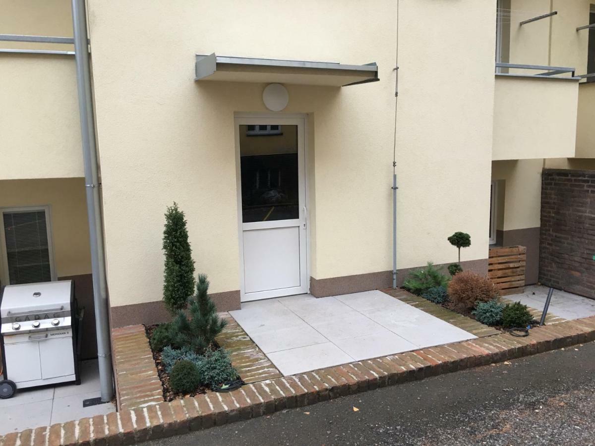Hradec Králové Ap 1 - Apartments 4U Brezinova "Overnight Simply" מראה חיצוני תמונה