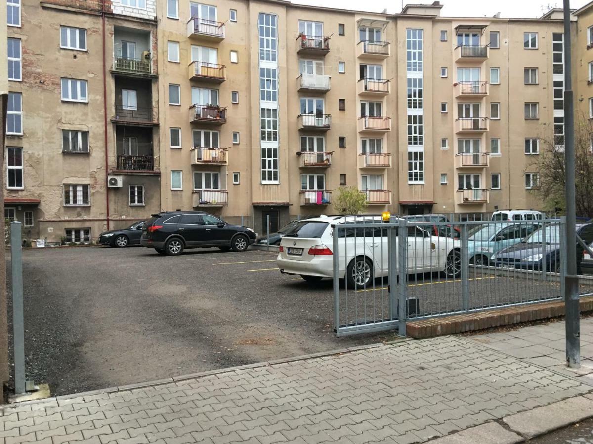 Hradec Králové Ap 1 - Apartments 4U Brezinova "Overnight Simply" מראה חיצוני תמונה