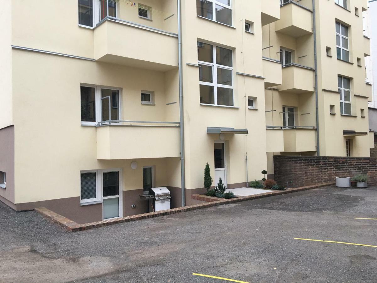 Hradec Králové Ap 1 - Apartments 4U Brezinova "Overnight Simply" מראה חיצוני תמונה