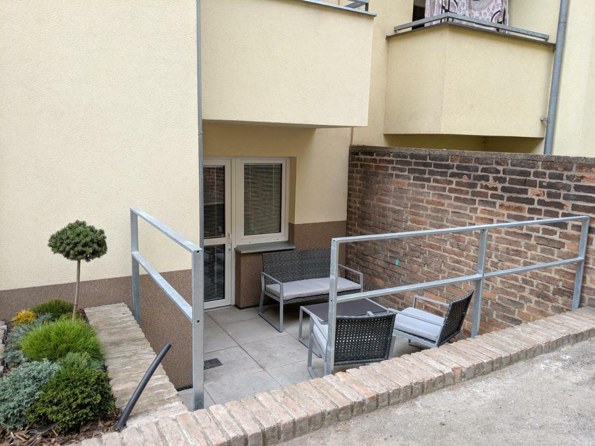 Hradec Králové Ap 1 - Apartments 4U Brezinova "Overnight Simply" מראה חיצוני תמונה